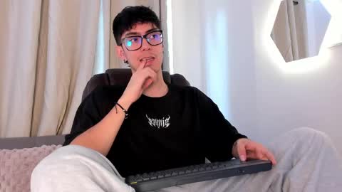 Snapshot of etham_wolf1 chatting on 18, 4, 2026 etham_wolf1 online show from 18, 4, 2026