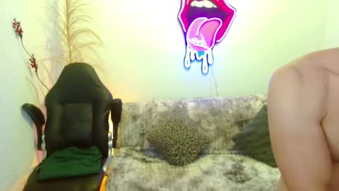 ethanblaze_ online show from 8, 11, 2025