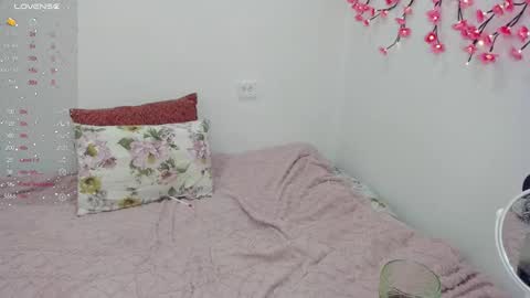 Veronica Tiia Lilith left to right online show from 10, 3, 2026