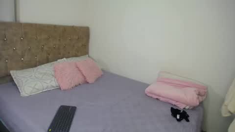 eva_adan19 online show from 3, 3, 2025