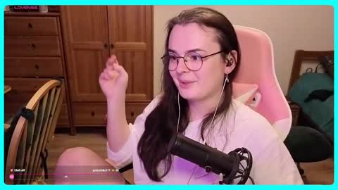 Snapshot of eva_katt chatting on 11, 10, 2025 Gamer Katt online show from 11, 10, 2025