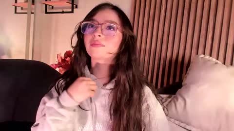 Snapshot of eva_macalliter chatting on 20, 5, 2026 Angelinne online show from 20, 5, 2026