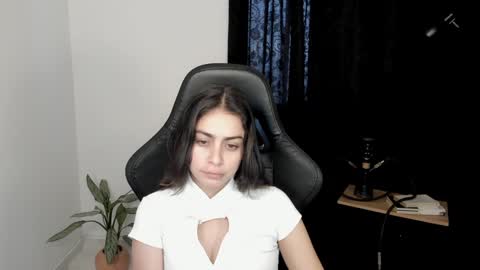 Snapshot of eva_monn chatting on 4, 1, 2025 eva_monn online show from 4, 1, 2025