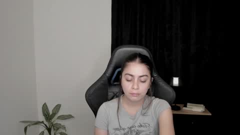 Snapshot of eva_monn chatting on 13, 1, 2025 eva_monn online show from 13, 1, 2025