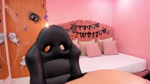 Snapshot of eva_saintt chatting on 8, 10, 2025 eva_saintt online show from 8, 10, 2025