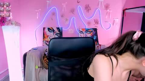 Snapshot of eva_smiith_ chatting on 29, 5, 2026 Eva online show from 29, 5, 2026