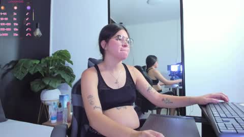 Snapshot of eva_swan_ chatting on 23, 5, 2026 E V A online show from 23, 5, 2026