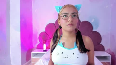 Snapshot of evaa_honey chatting on 1, 5, 2026 evaa_honey online show from 1, 5, 2026