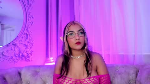 Snapshot of evaa_honey chatting on 12, 5, 2026 evaa_honey online show from 12, 5, 2026