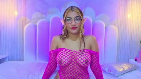 Snapshot of evaa_honey chatting on 22, 5, 2026 evaa_honey online show from 22, 5, 2026