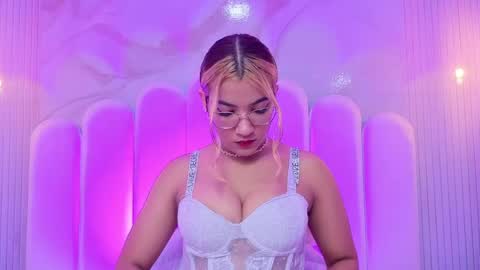 Snapshot of evaa_honey chatting on 25, 5, 2026 evaa_honey online show from 25, 5, 2026