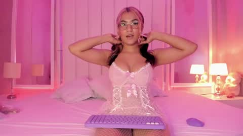 Snapshot of evaa_honey chatting on 27, 5, 2026 evaa_honey online show from 27, 5, 2026