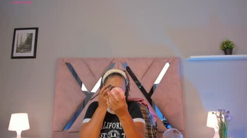 Snapshot of evaa_mills chatting on 18, 5, 2026 Eva online show from 18, 5, 2026