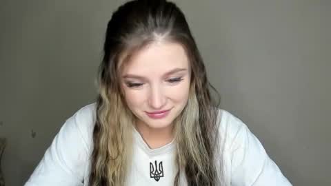 Snapshot of evaamillerr chatting on 2, 11, 2025 Eva online show from 2, 11, 2025