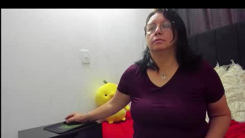 Snapshot of evaaross chatting on 24, 11, 2025 Eva online show from 24, 11, 2025