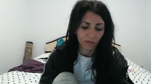 Snapshot of evacrisxxx chatting on 27, 4, 2026 hornycrissyyourlove online show from 27, 4, 2026