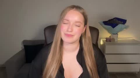 Snapshot of evajuly chatting on 19, 6, 2026 Eva online show from 19, 6, 2026