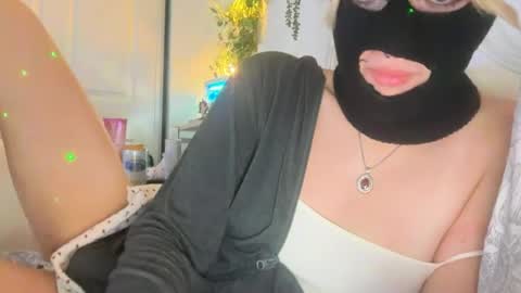 Snapshot of evangelineluvsyou chatting on 22, 7, 2026 evangelineluvsyou online show from 22, 7, 2026