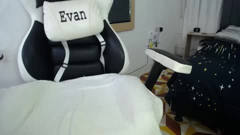 Snapshot of evans_king chatting on 9, 12, 2024 Evan online show from 9, 12, 2024