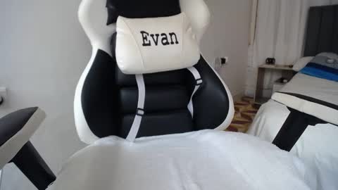 Snapshot of evans_king chatting on 2, 1, 2025 Evan online show from 2, 1, 2025