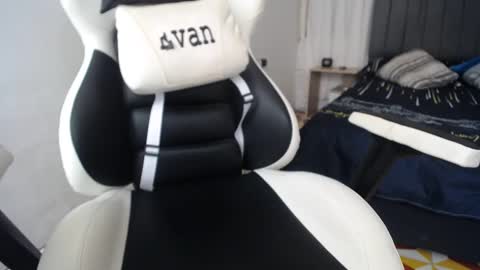 Snapshot of evans_king chatting on 6, 1, 2025 Evan online show from 6, 1, 2025