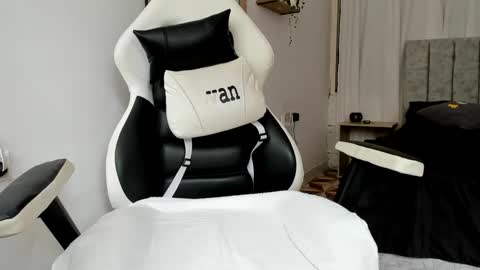 Snapshot of evans_king chatting on 27, 9, 2025 Evan online show from 27, 9, 2025