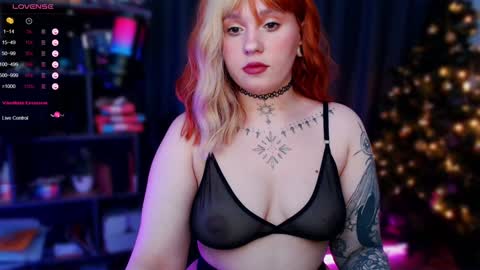 Snapshot of evaredmooon chatting on 25, 12, 2024 Moon online show from 25, 12, 2024