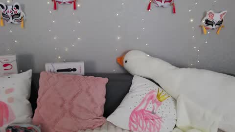 Snapshot of evarey_ chatting on 6, 5, 2026 Adelina online show from 6, 5, 2026