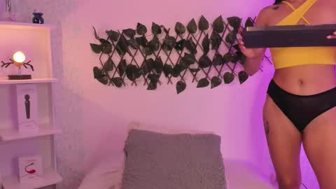 Snapshot of evaritz__ chatting on 6, 2, 2026 EVARITZ online show from 6, 2, 2026