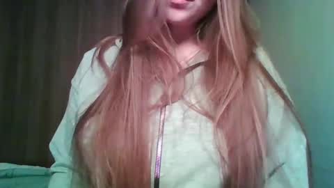 Snapshot of evasapples2026 chatting on 20, 4, 2026 evasapples2026 online show from 20, 4, 2026
