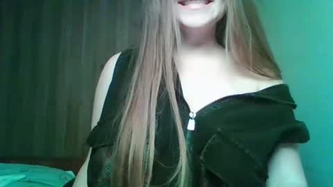 Snapshot of evasapples2026 chatting on 22, 4, 2026 evasapples2026 online show from 22, 4, 2026