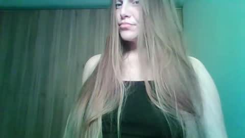 Snapshot of evasapples2026 chatting on 29, 4, 2026 evasapples2026 online show from 29, 4, 2026