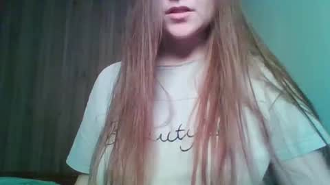 Snapshot of evasapples2026 chatting on 3, 5, 2026 evasapples2026 online show from 3, 5, 2026