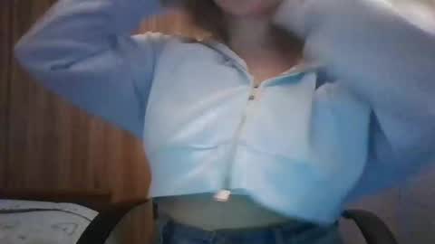 Snapshot of evasapples2026 chatting on 7, 5, 2026 evasapples2026 online show from 7, 5, 2026