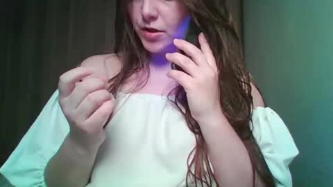 Snapshot of evasapples2026 chatting on 9, 5, 2026 evasapples2026 online show from 9, 5, 2026