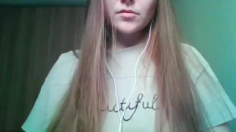 Snapshot of evasapples2026 chatting on 11, 5, 2026 evasapples2026 online show from 11, 5, 2026