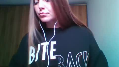 Snapshot of evasapples2026 chatting on 16, 5, 2026 evasapples2026 online show from 16, 5, 2026
