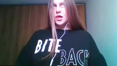 Snapshot of evasapples2026 chatting on 16, 5, 2026 evasapples2026 online show from 16, 5, 2026