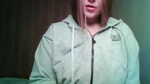 Snapshot of evasapples2026 chatting on 17, 5, 2026 evasapples2026 online show from 17, 5, 2026