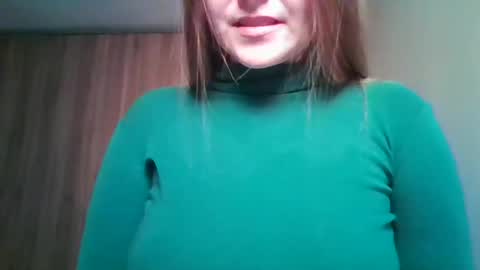 Snapshot of evasapples2026 chatting on 19, 5, 2026 evasapples2026 online show from 19, 5, 2026