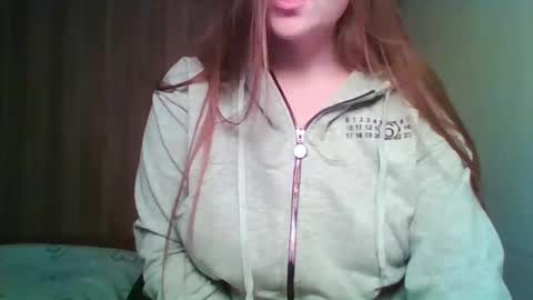 Snapshot of evasapples2026 chatting on 21, 5, 2026 evasapples2026 online show from 21, 5, 2026