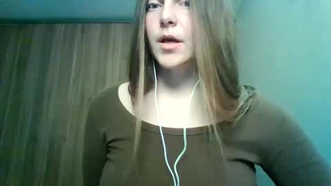 Snapshot of evasapples2026 chatting on 26, 5, 2026 evasapples2026 online show from 26, 5, 2026