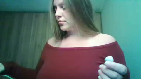 Snapshot of evasapples2026 chatting on 27, 5, 2026 evasapples2026 online show from 27, 5, 2026