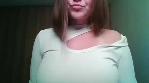 Snapshot of evasapples2026 chatting on 3, 6, 2026 evasapples2026 online show from 3, 6, 2026