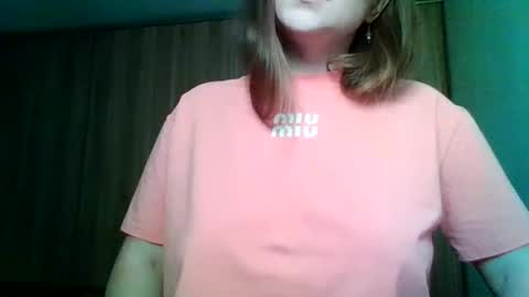 Snapshot of evasapples2026 chatting on 7, 6, 2026 evasapples2026 online show from 7, 6, 2026