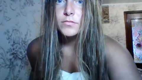 Snapshot of evasapples2026 chatting on 16, 7, 2026 evasapples2026 online show from 16, 7, 2026
