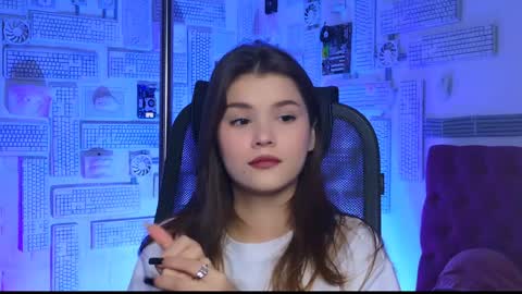 Snapshot of evathopson chatting on 5, 1, 2025 Eva  next stream -  - 1600 UTC2000  online show from 5, 1, 2025