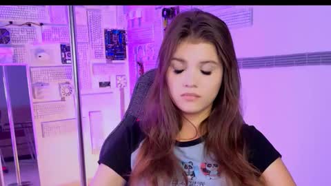 Snapshot of evathopson chatting on 19, 9, 2025 Eva  next stream -  - 1600 UTC2000  online show from 19, 9, 2025