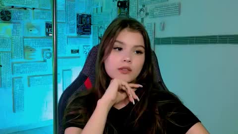 Snapshot of evathopson chatting on 26, 9, 2025 Eva  next stream -  - 1600 UTC2000  online show from 26, 9, 2025