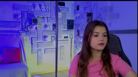 Snapshot of evathopson chatting on 2, 10, 2025 Eva  next stream -  - 1600 UTC2000  online show from 2, 10, 2025